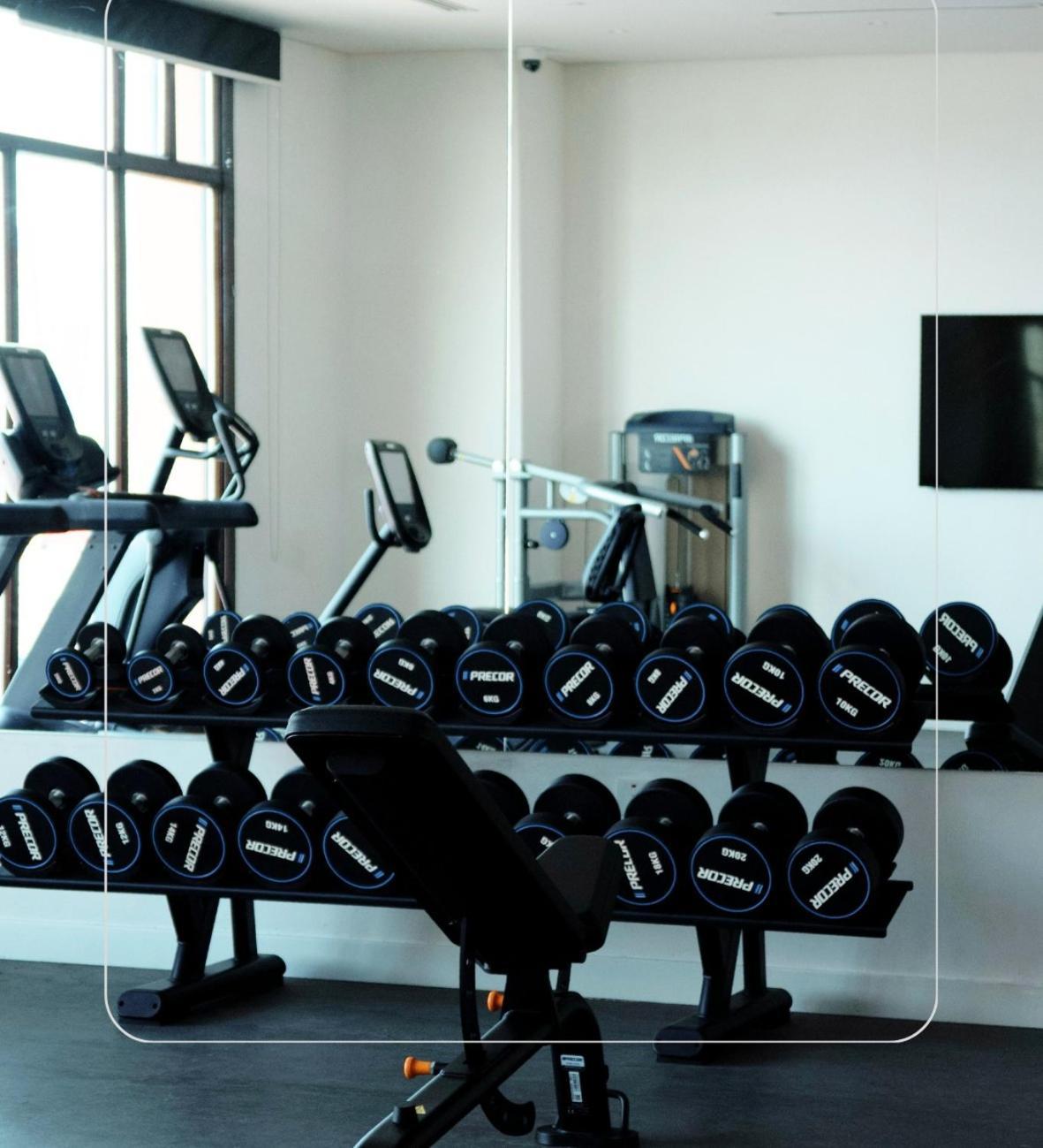 Mina Hotel And Residences By The Torch Ντόχα Εξωτερικό φωτογραφία A set of dumbbells