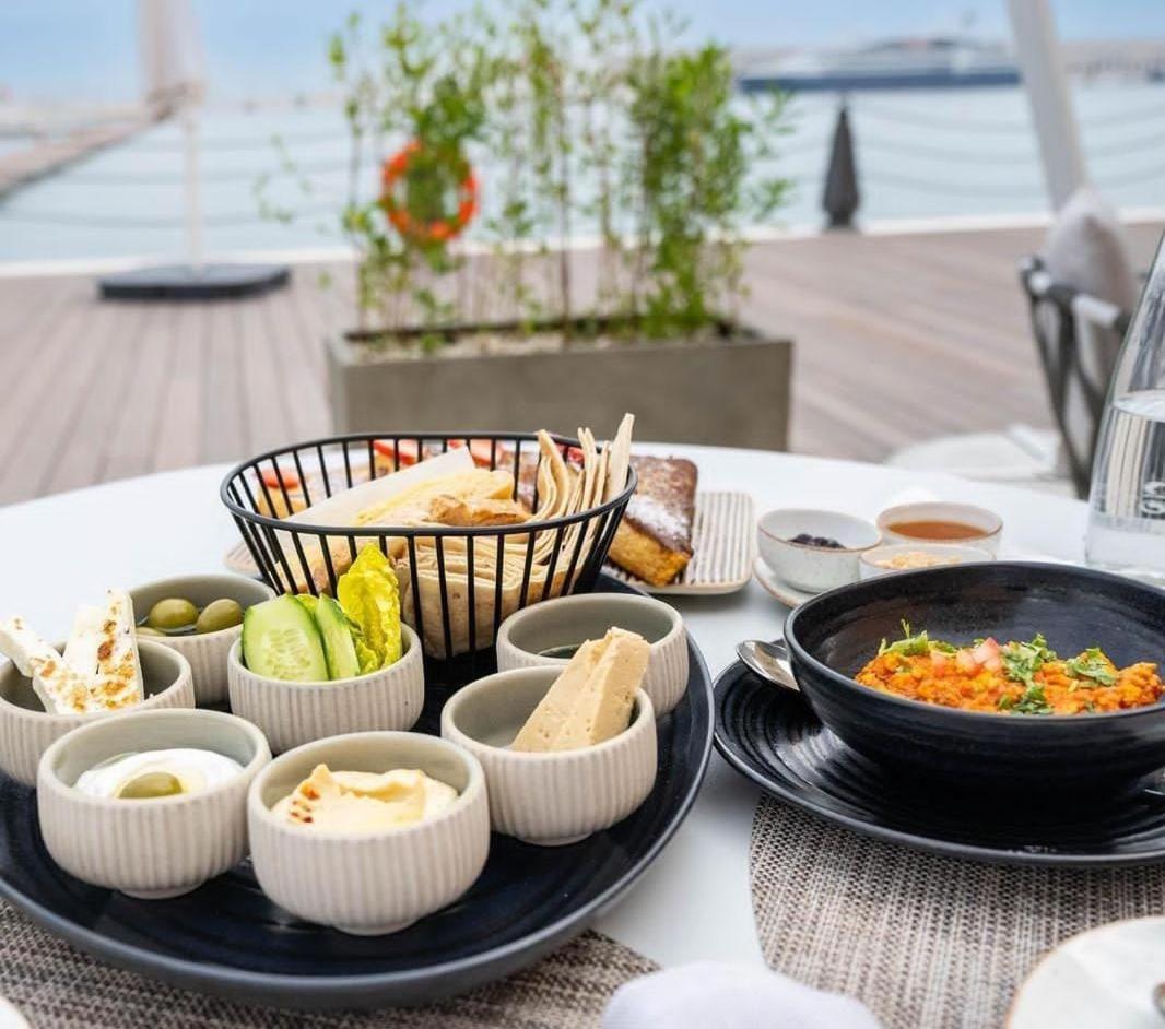 Mina Hotel And Residences By The Torch Ντόχα Εξωτερικό φωτογραφία Meze